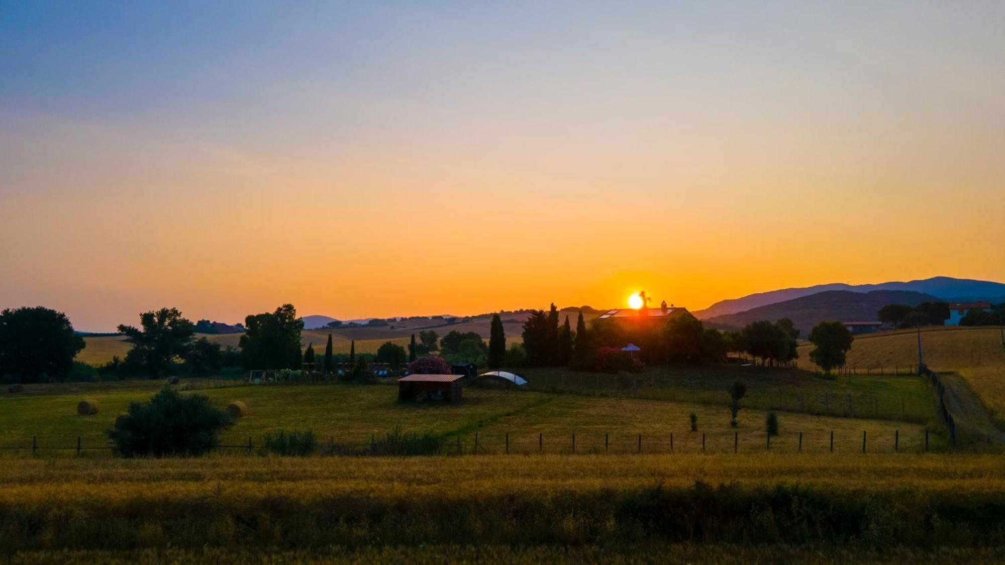 Bed And Breakfast Casale Del Sole Castellina Marittima Bagian luar foto